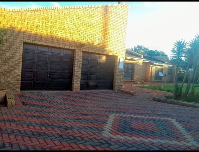 4 BEDROOM FREEHOLD FOR SALE IN KAGISO